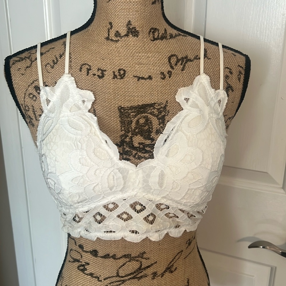 Wishlist eyelet lace bralette top in size medium